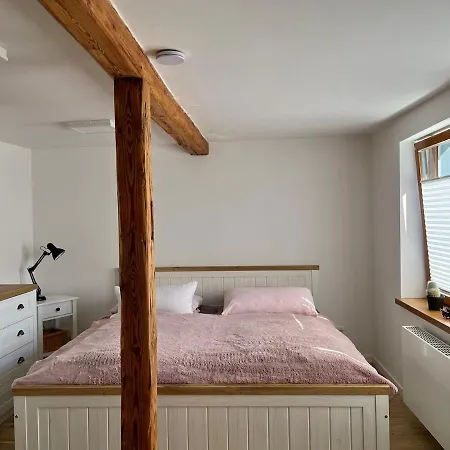 Altstadtwohnung Mit Flair, 2 Zimmer, Kueche, Bad, Kamin, 50 Qm Arnstadt