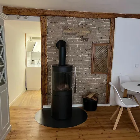 Altstadtwohnung Mit Flair, 2 Zimmer, Kueche, Bad, Kamin, 50 Qm Apartment
