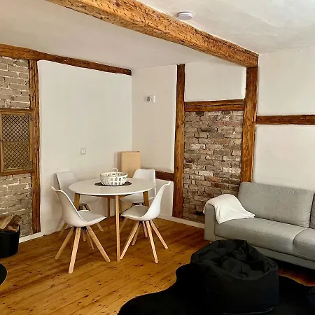 Altstadtwohnung Mit Flair, 2 Zimmer, Kueche, Bad, Kamin, 50 Qm Apartment Arnstadt