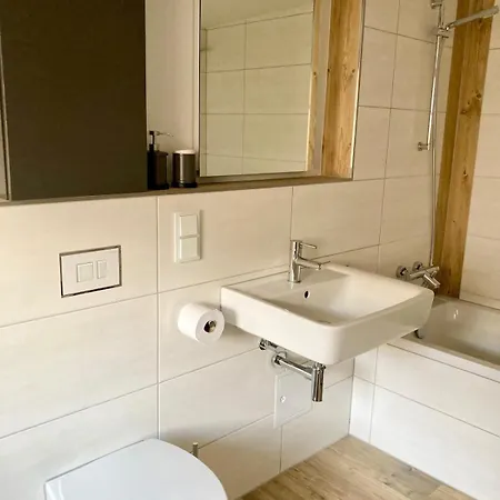 Altstadtwohnung Mit Flair, 2 Zimmer, Kueche, Bad, Kamin, 50 Qm * Arnstadt