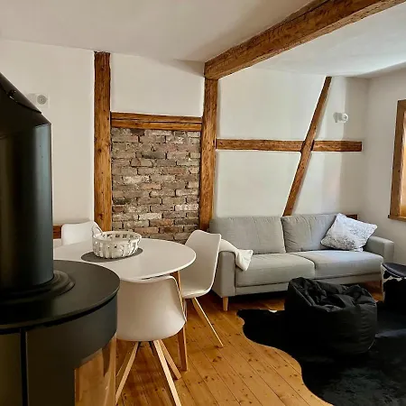 Altstadtwohnung Mit Flair, 2 Zimmer, Kueche, Bad, Kamin, 50 Qm Apartment *