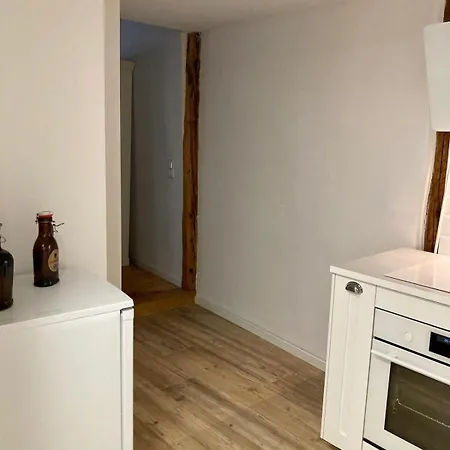 Altstadtwohnung Mit Flair, 2 Zimmer, Kueche, Bad, Kamin, 50 Qm *