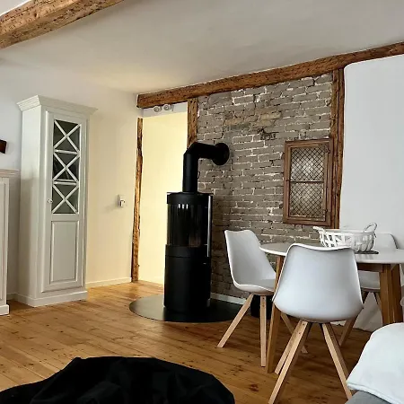 Apartment Altstadtwohnung Mit Flair, 2 Zimmer, Kueche, Bad, Kamin, 50 Qm