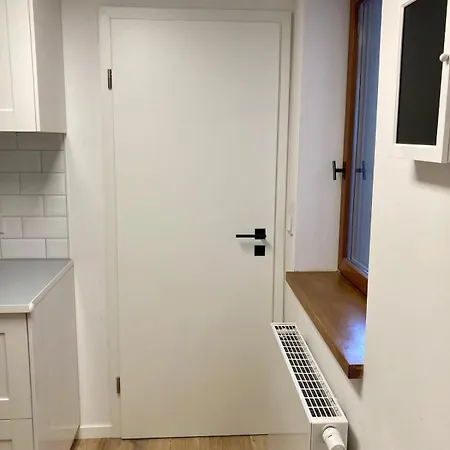 Apartment Altstadtwohnung Mit Flair, 2 Zimmer, Kueche, Bad, Kamin, 50 Qm *