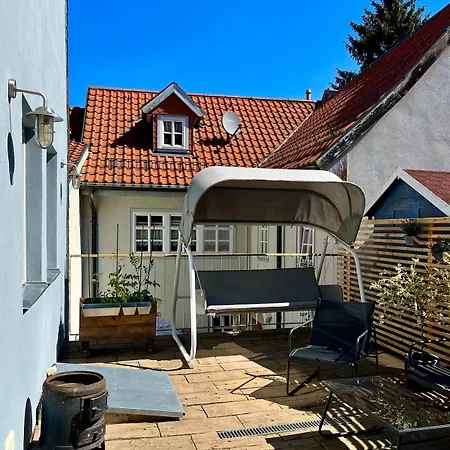 Altstadtwohnung Mit Flair, 2 Zimmer, Kueche, Bad, Kamin, 50 Qm Apartment Arnstadt