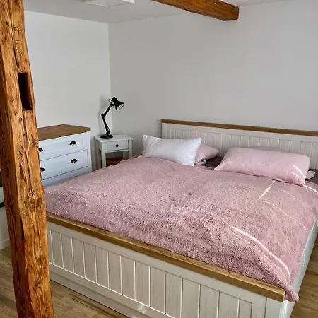 Apartment Altstadtwohnung Mit Flair, 2 Zimmer, Kueche, Bad, Kamin, 50 Qm Arnstadt