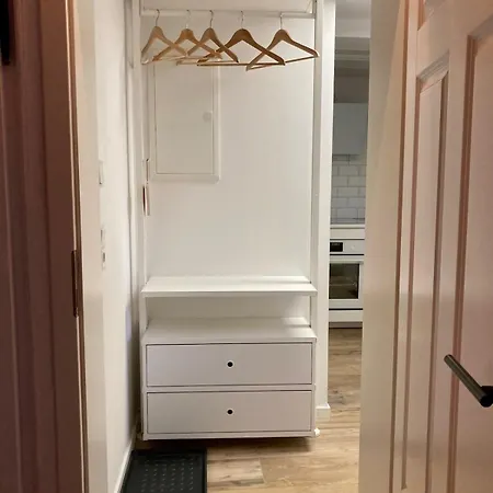 Apartment Altstadtwohnung Mit Flair, 2 Zimmer, Kueche, Bad, Kamin, 50 Qm *