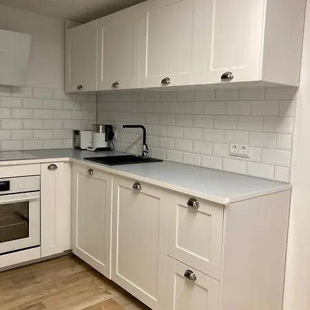Apartment Altstadtwohnung Mit Flair, 2 Zimmer, Kueche, Bad, Kamin, 50 Qm Arnstadt