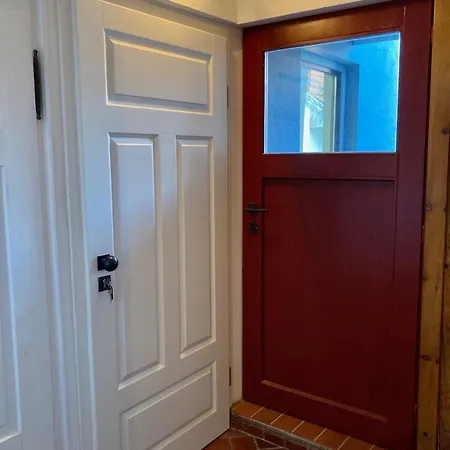 Altstadtwohnung Mit Flair, 2 Zimmer, Kueche, Bad, Kamin, 50 Qm *