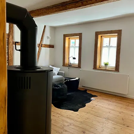 Altstadtwohnung Mit Flair, 2 Zimmer, Kueche, Bad, Kamin, 50 Qm Arnstadt