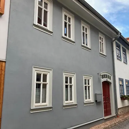 Apartment Altstadtwohnung Mit Flair, 2 Zimmer, Kueche, Bad, Kamin, 50 Qm